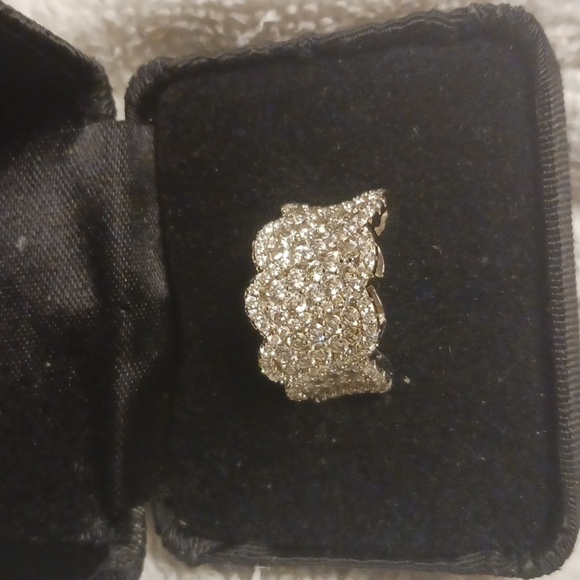 Bella Luce Jewelry - Sterling Bella Luce diamond simulant band ring. Size 6